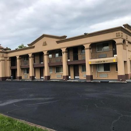 Royal Inn Белмор Екстериор снимка